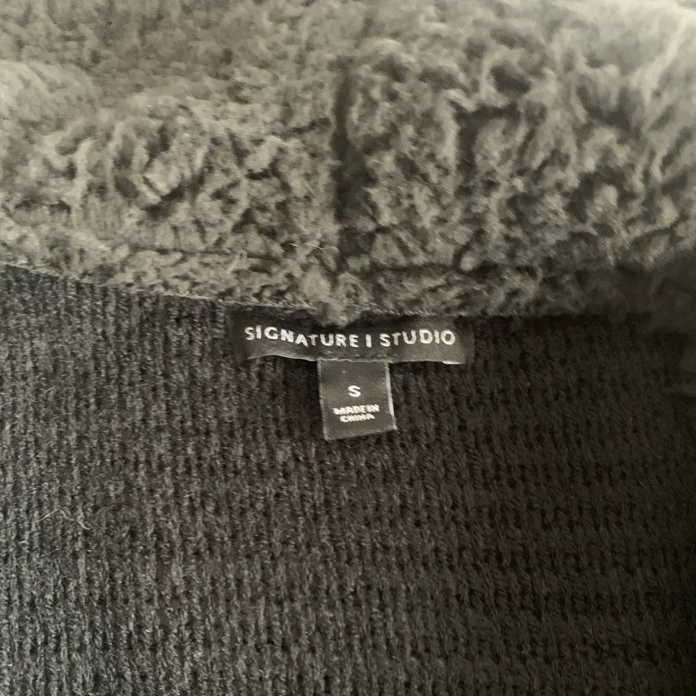 Signature Studio Size Small Black Fuzzy Sweater Vest - Picture 4 of 5